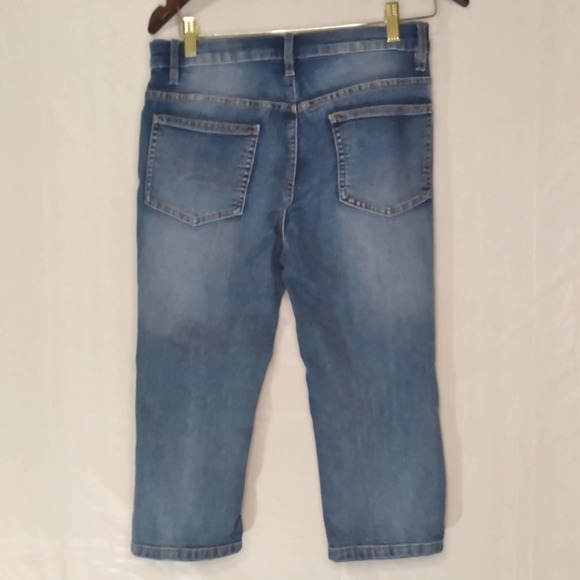 VENUS stretch destroyed stretch crop capri jeans. - Picture 6 of 9